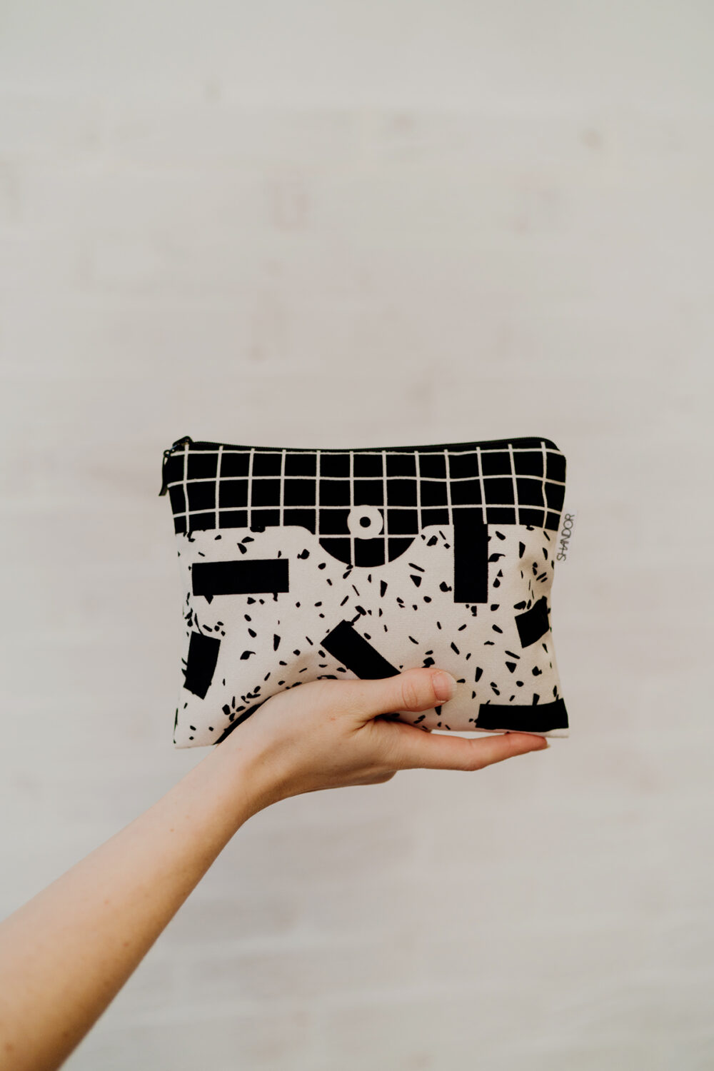 Pochette en velours Memphis noir et blanc