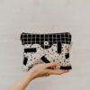 Pochette en velours Memphis noir et blanc